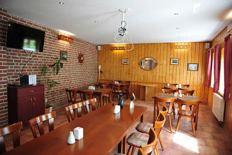 Готель Gasthaus Zum Seestern Ravensbruck Екстер'єр фото